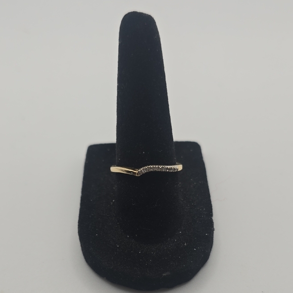 7.5 14k Gold and Diamond Women's Ring